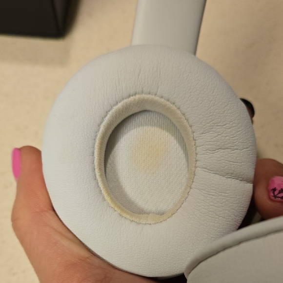 Solo3 Wireless Headphones - Gold - Picture 4 of 13